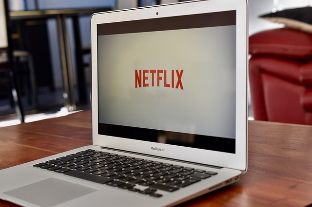 netflix na monitoru